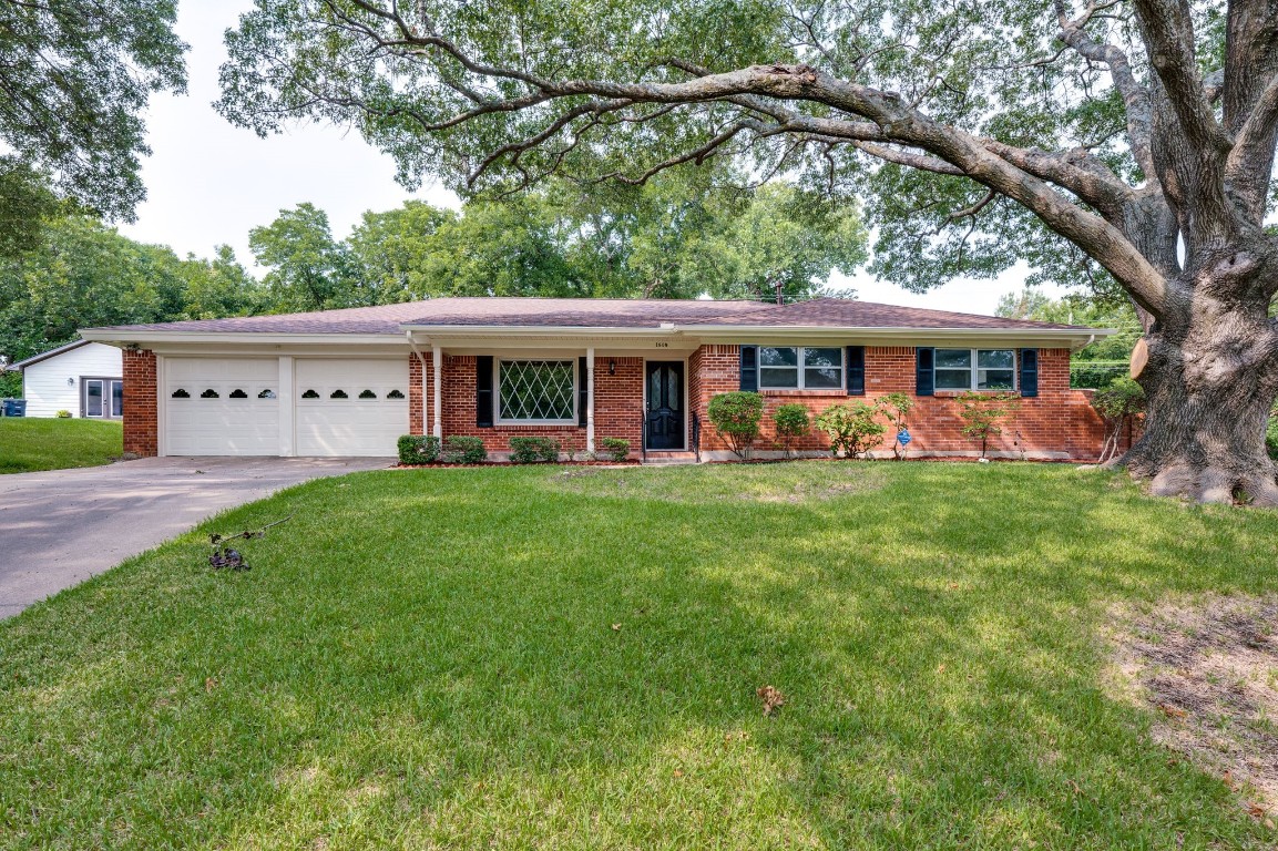 1808 Ems Road W Fort Worth TX 76116