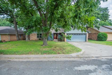 2133 Oakwood Lane Arlington TX 76012