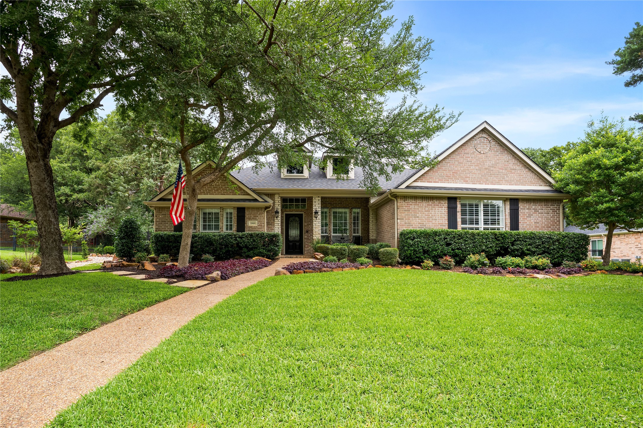 1909 Whitehall Drive Corinth TX 76210