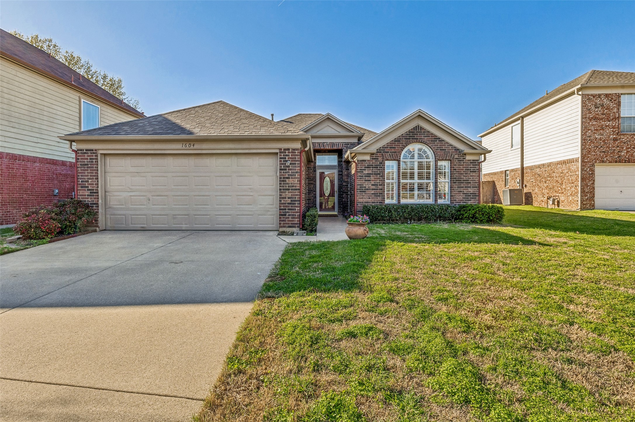 1604 Park Chase Avenue Arlington TX 76011