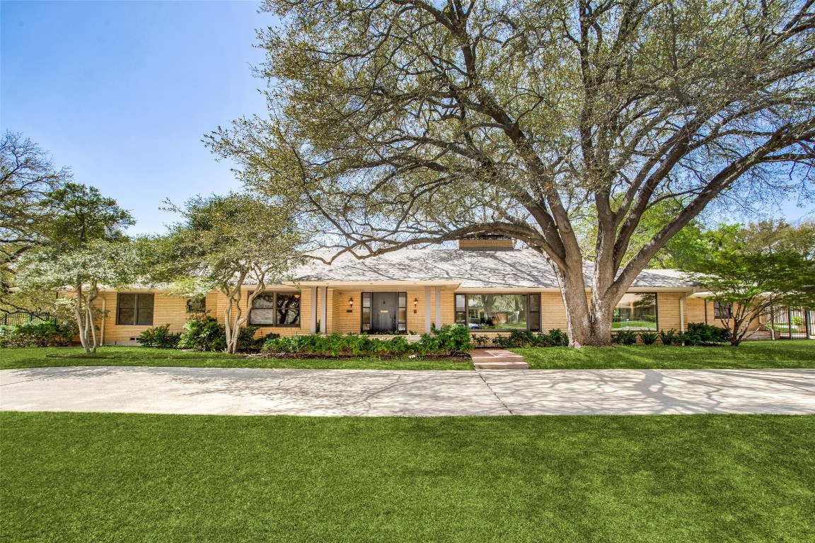 906 Leatrice Drive Dallas TX 75208