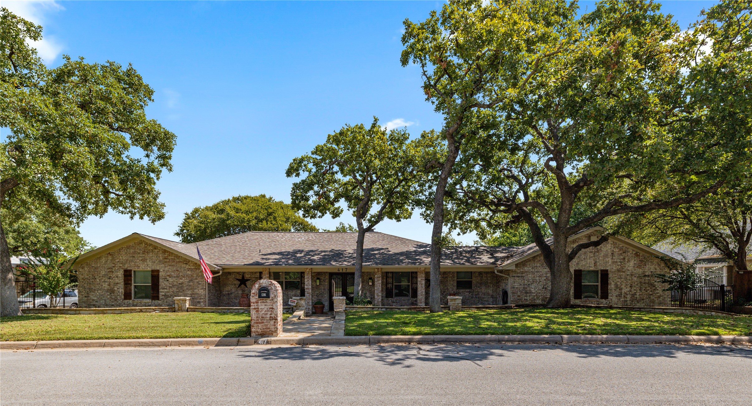 417 Oak Hollow Lane Fort Worth TX 76112