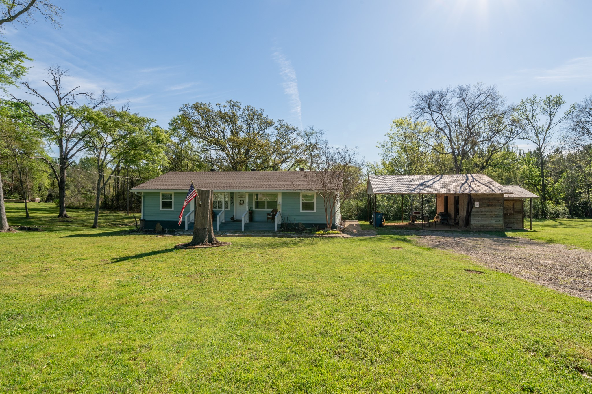 606 N Warren Street Overton TX 75684