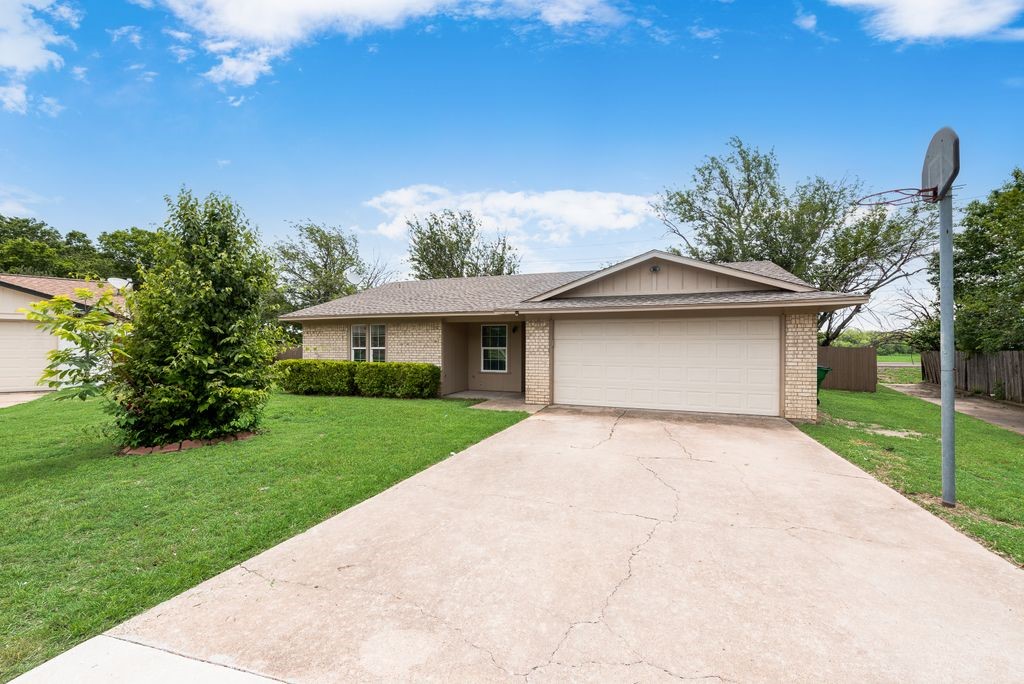 207 N Edgefield Road Waxahachie TX 75165