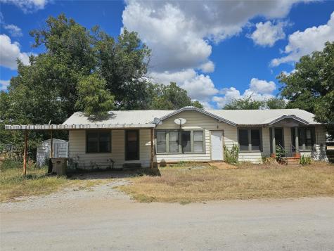 216 E Pecan Street Bangs TX 76823
