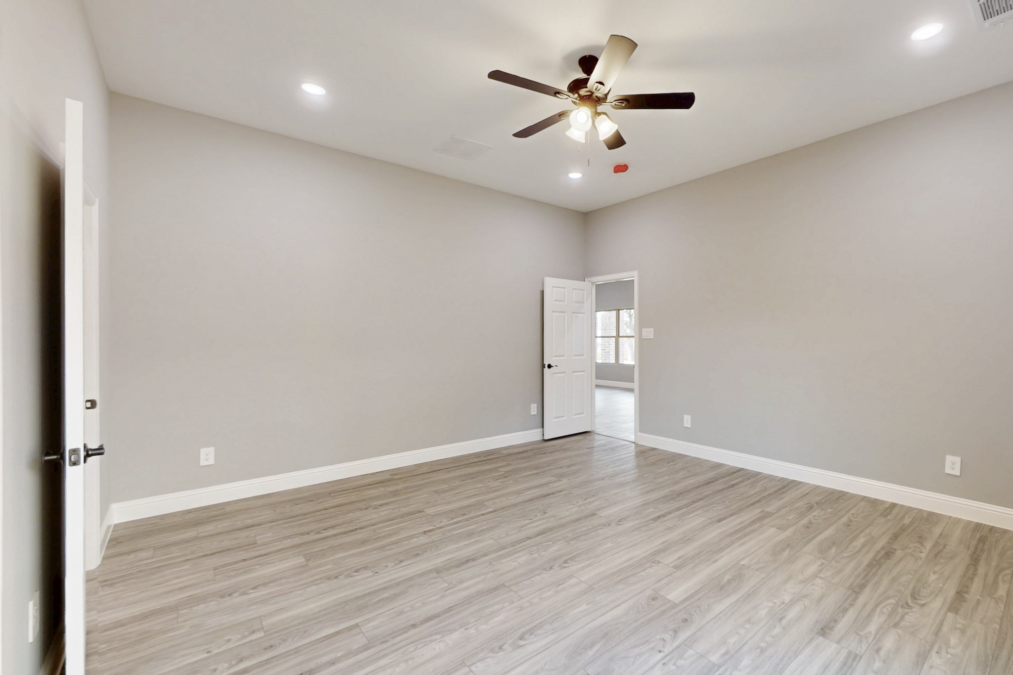 706 Poinsettia Lancaster TX 75146