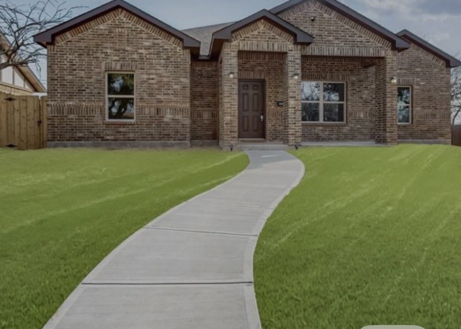 706 Poinsettia Lancaster TX 75146