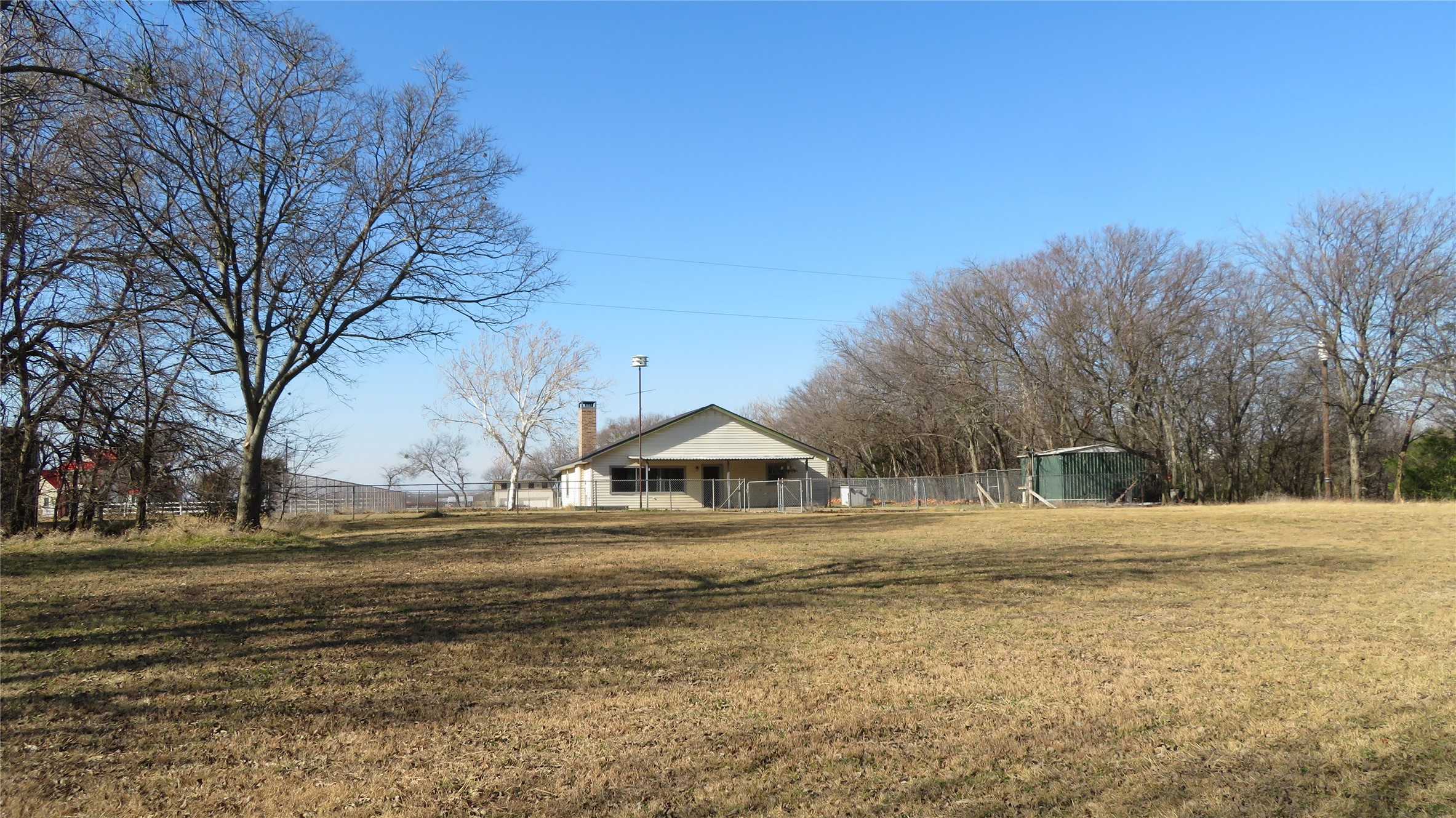 272 Chisam Road Valley View TX 76272