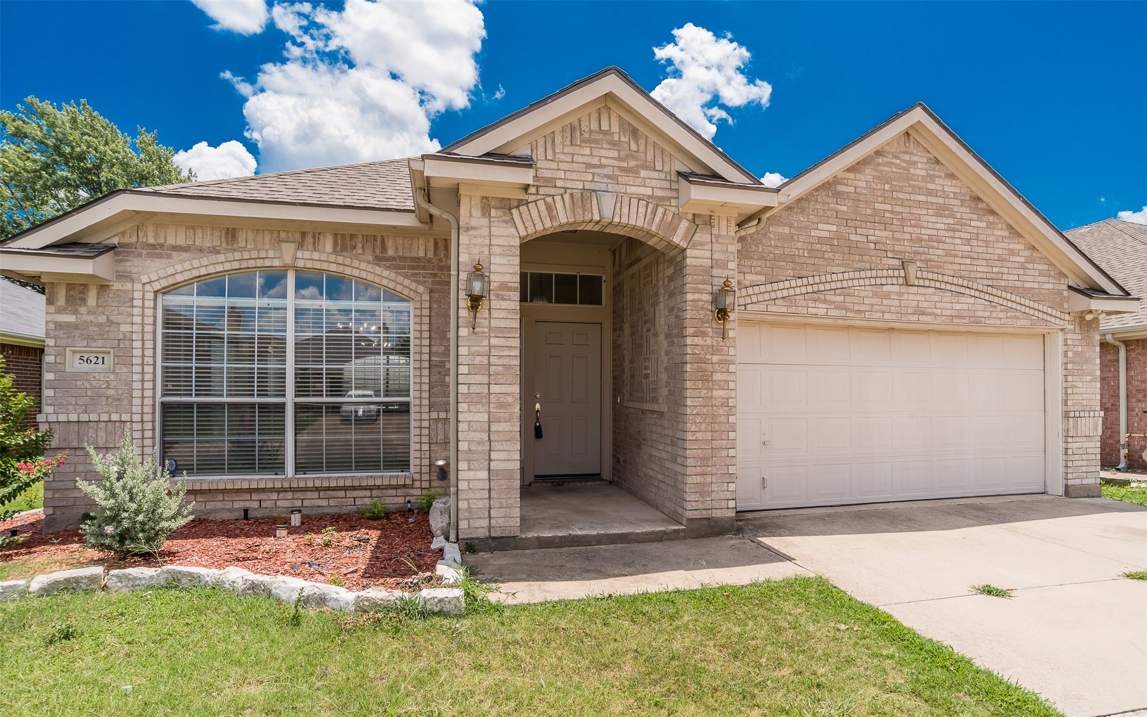 5621 Creekhollow Drive Arlington TX 76018
