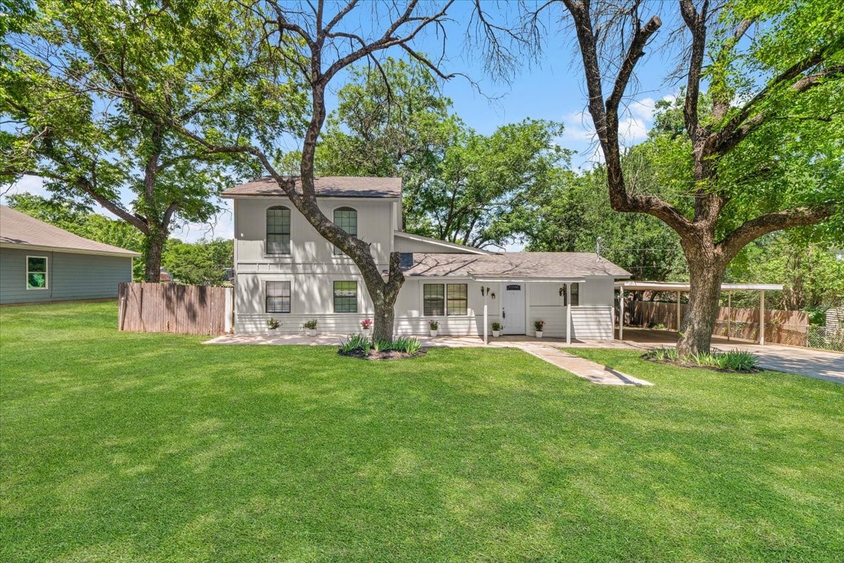 643 E Columbia Drive Azle TX 76020
