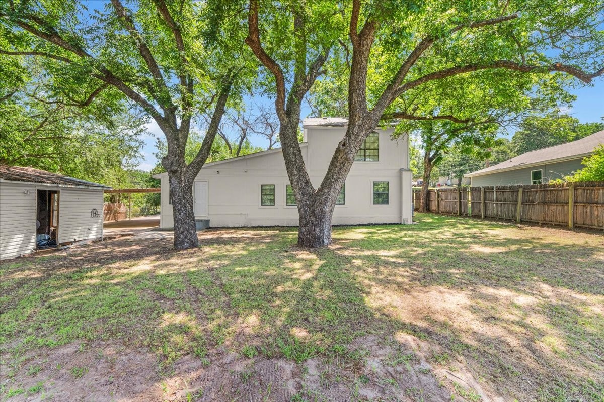 643 E Columbia Drive Azle TX 76020
