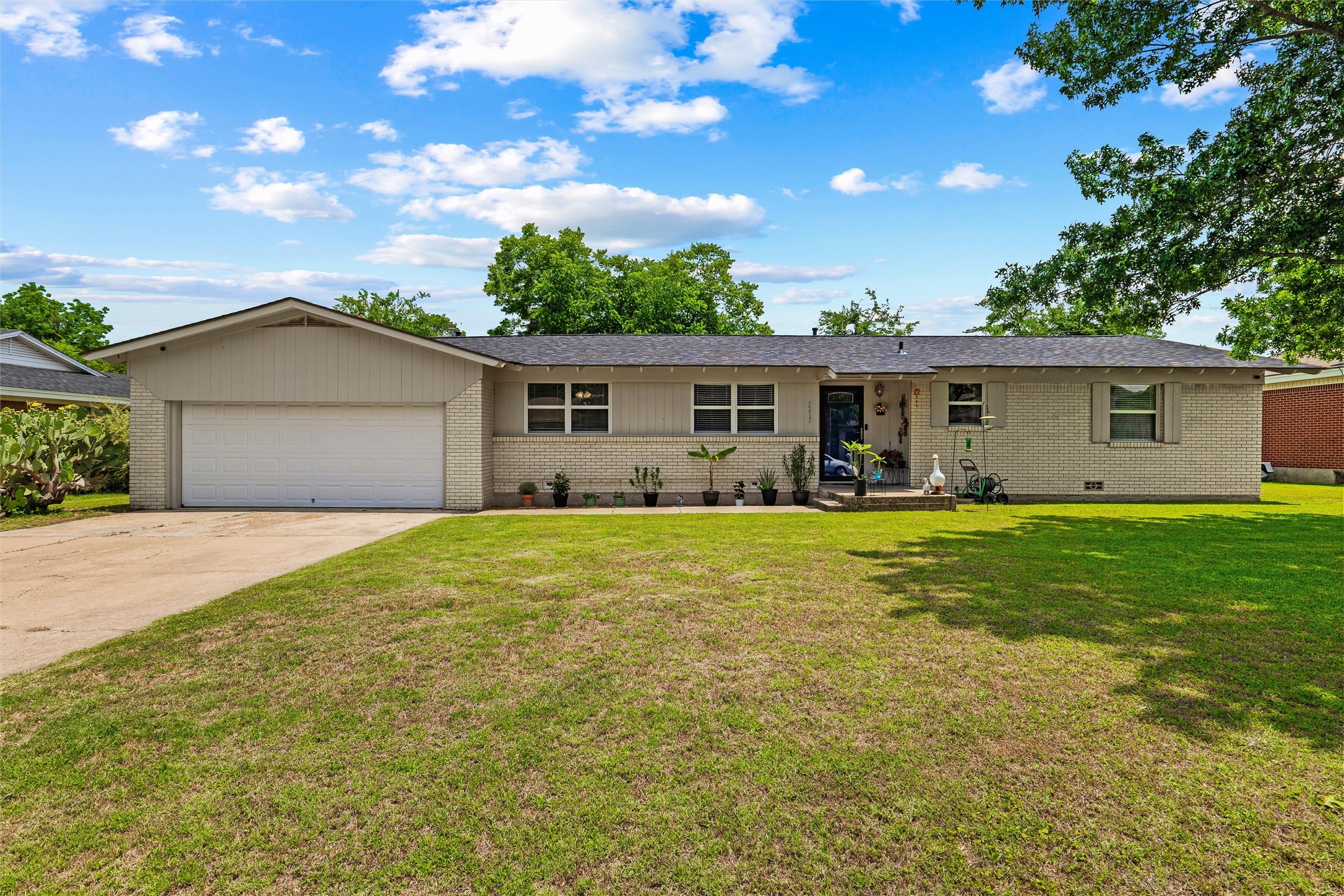 1213 Park Center Street Benbrook TX 76126