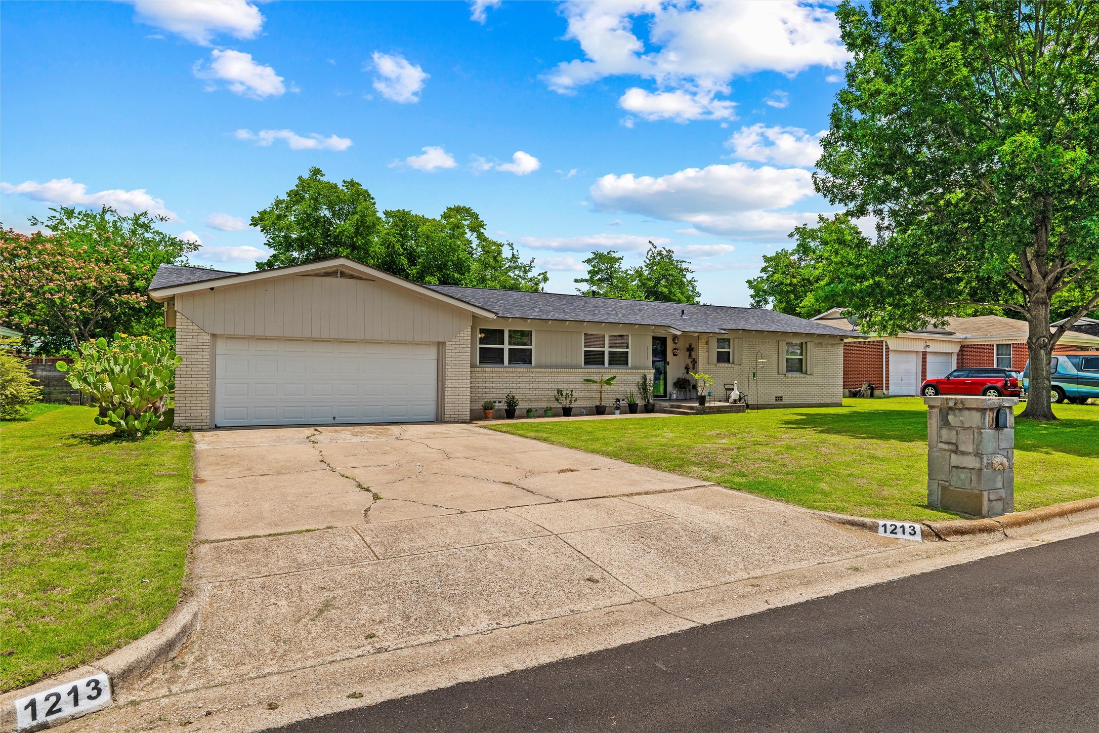 1213 Park Center Street Benbrook TX 76126
