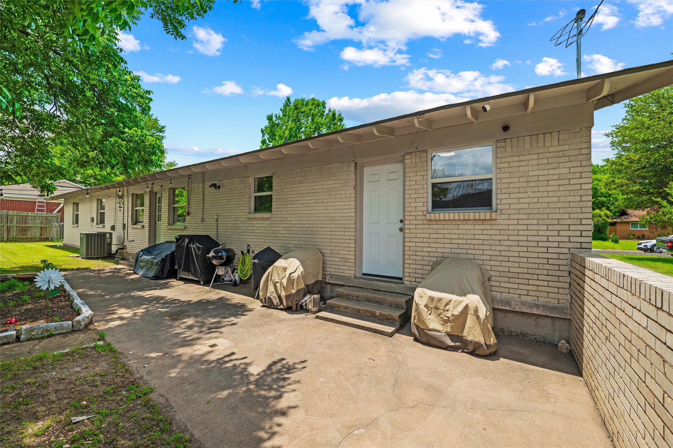 1213 Park Center Street Benbrook TX 76126