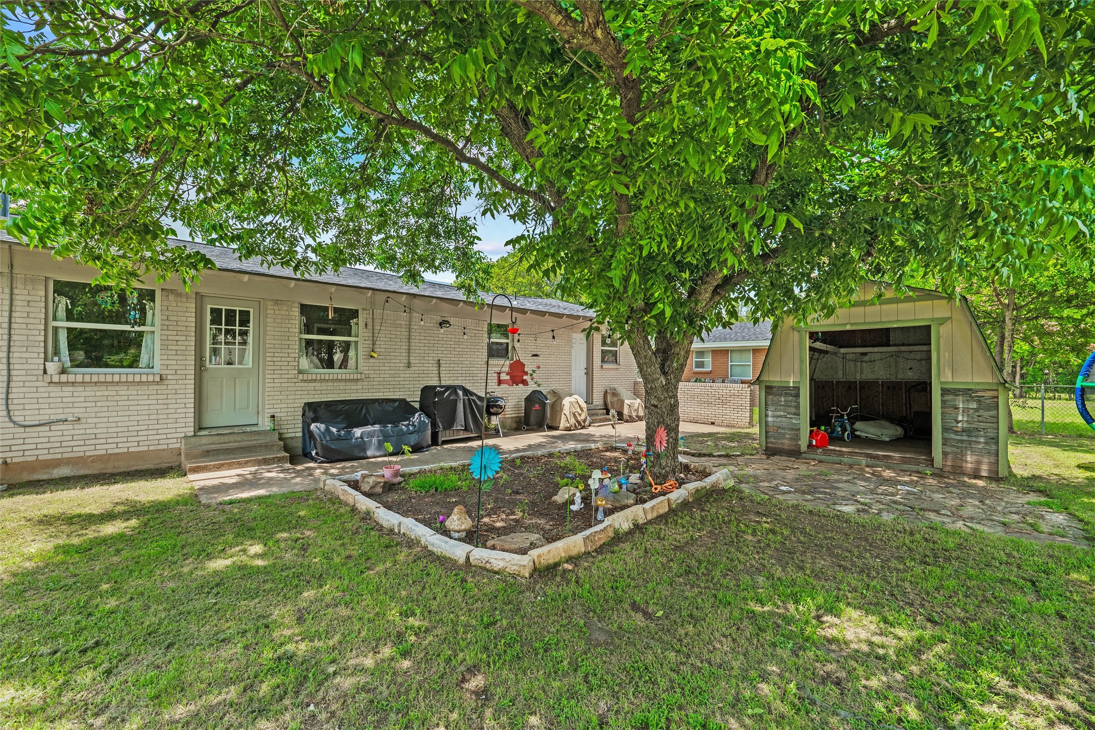 1213 Park Center Street Benbrook TX 76126