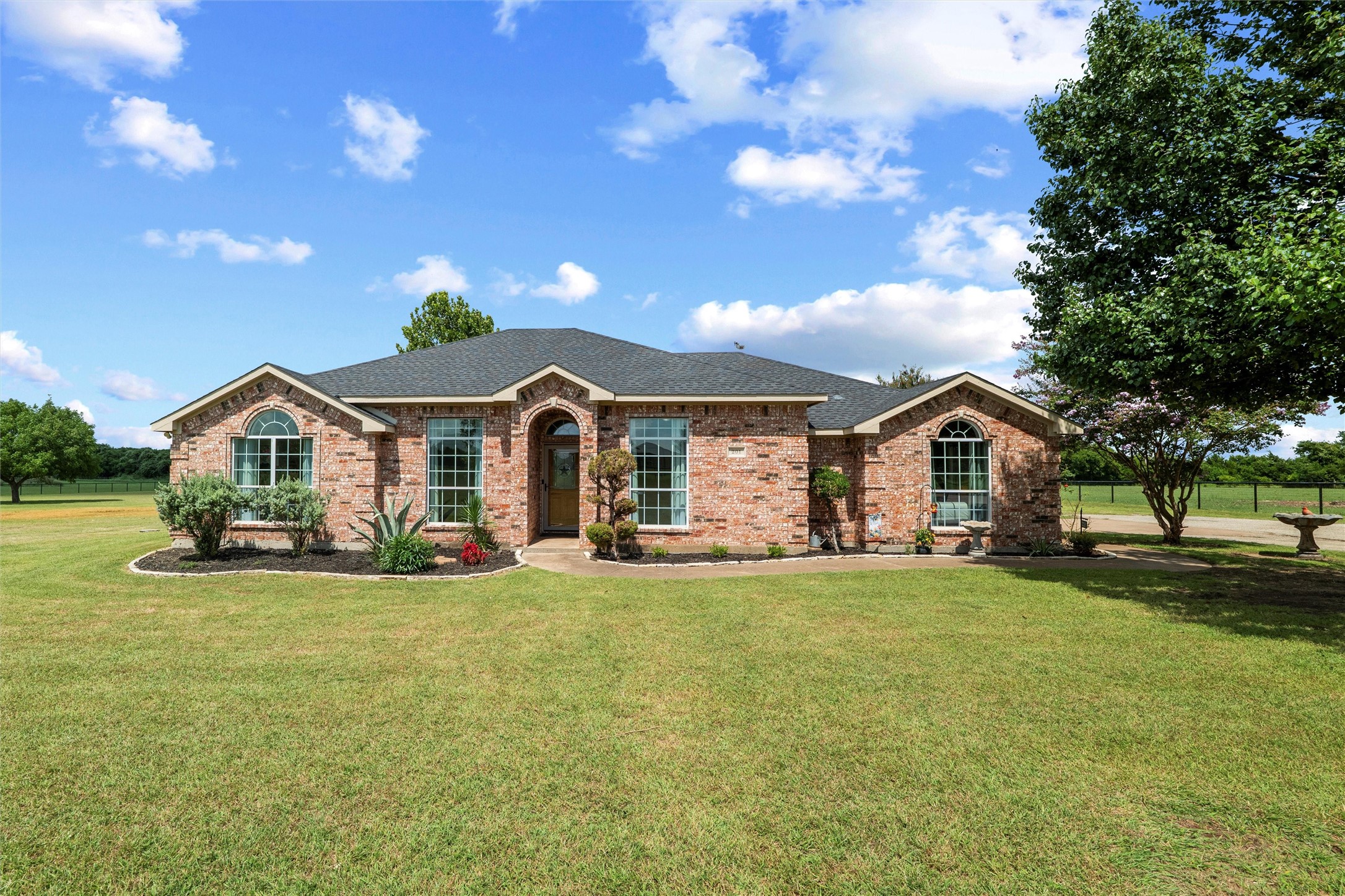 201 Vinyard Drive Waxahachie TX 75167