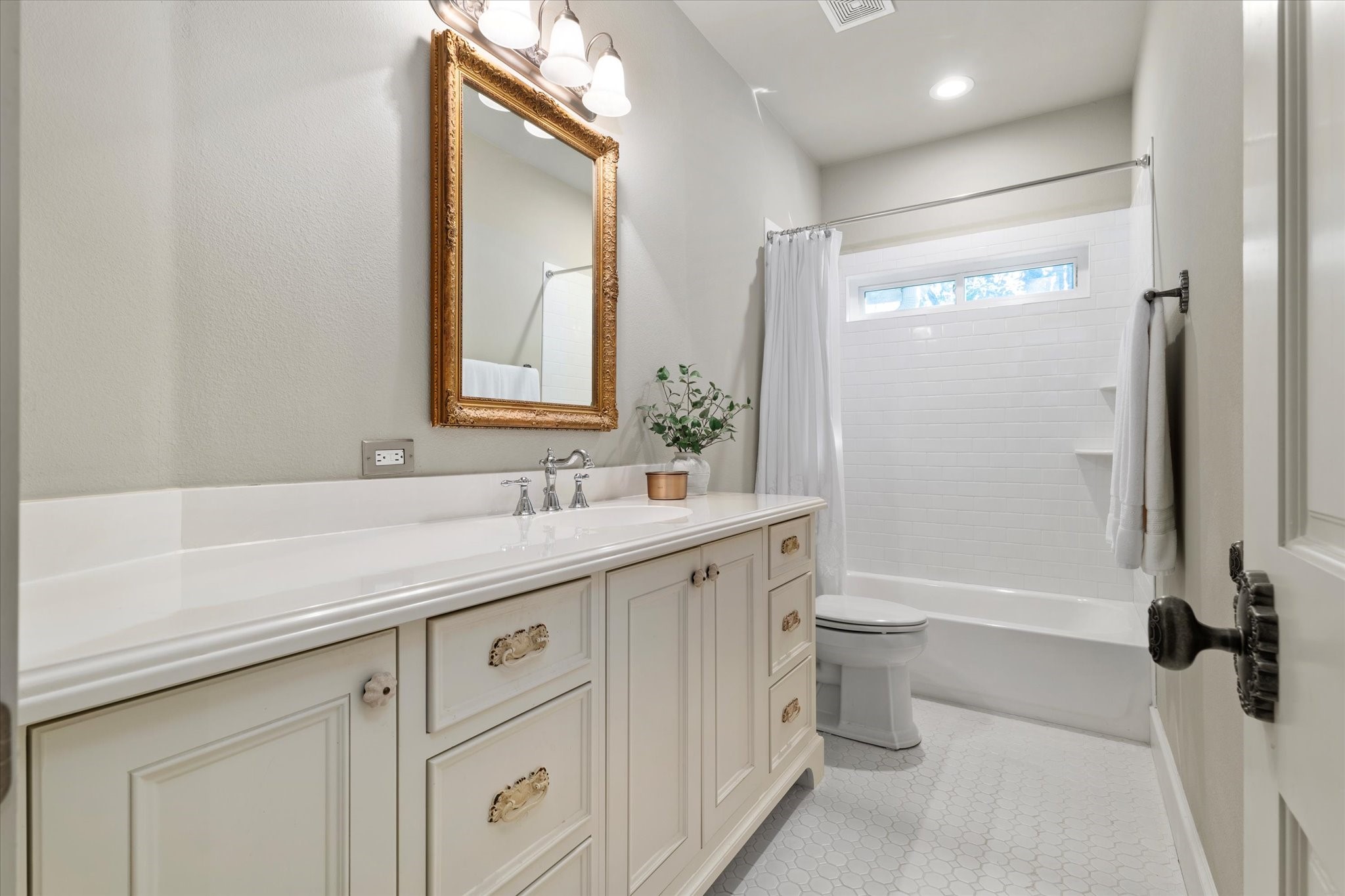 326 W Liberty Street Pilot Point TX 76258