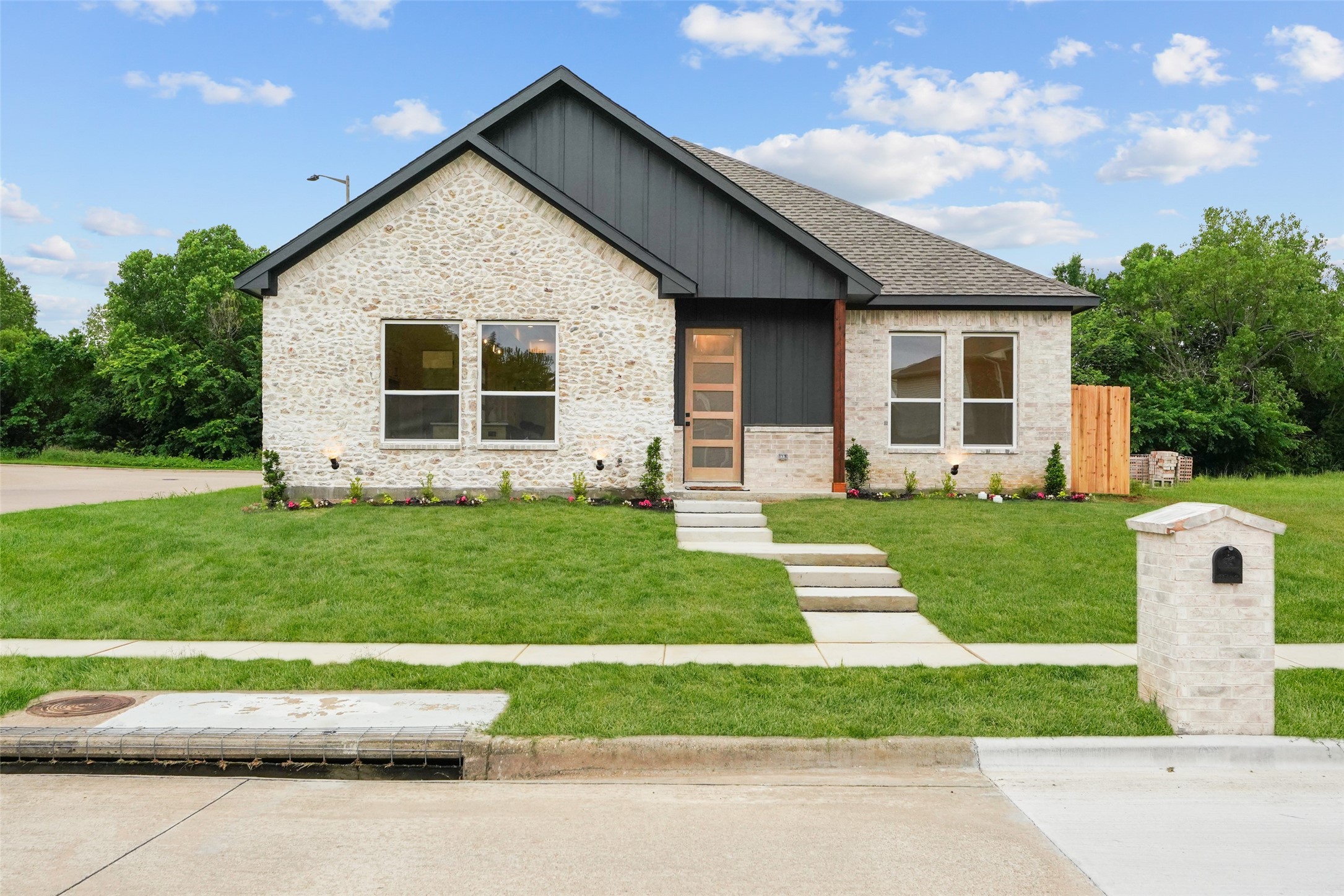 2300 Cherry Sage Drive Arlington TX 76001