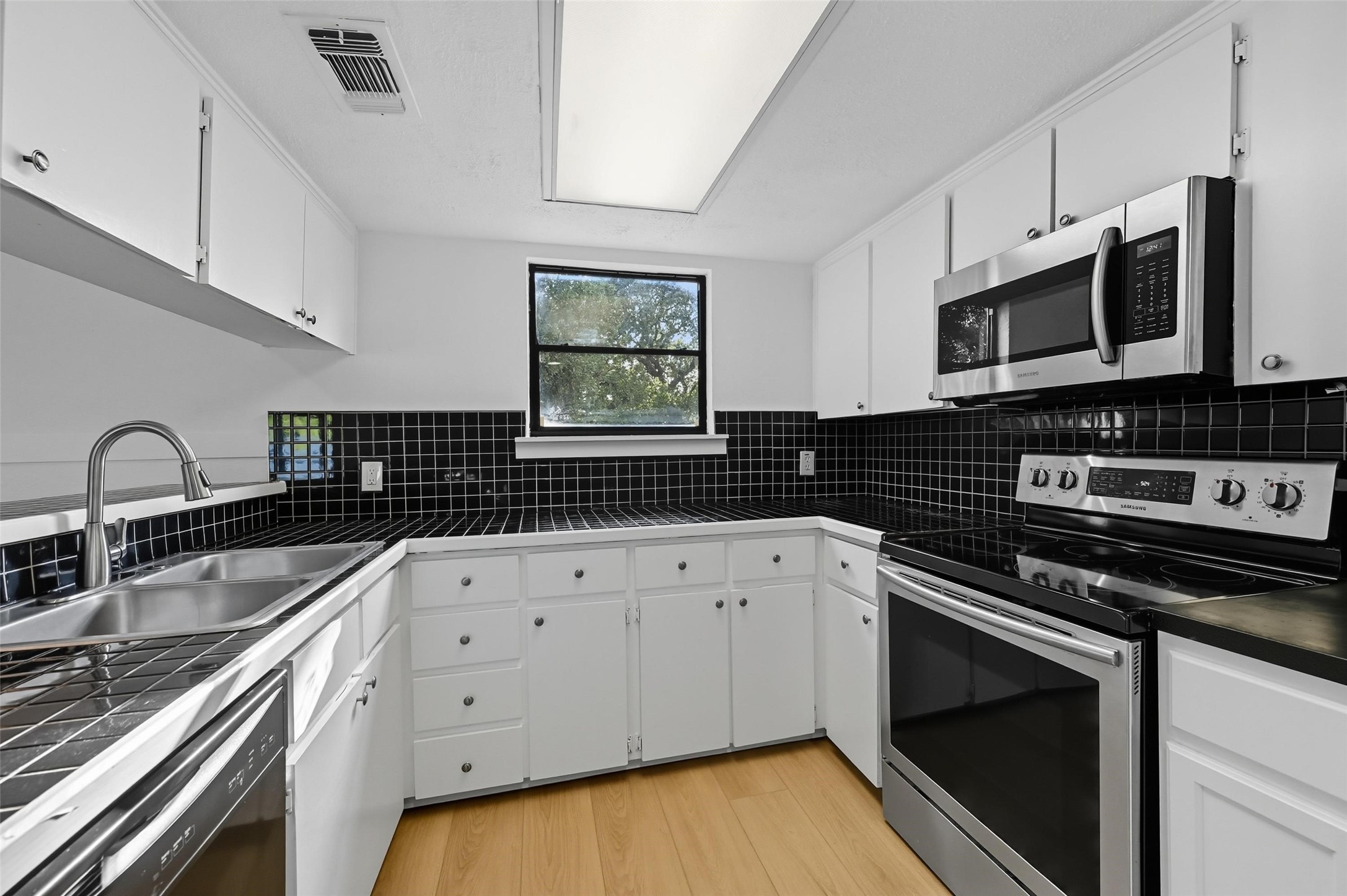 2409 Putnam Street Fort Worth TX 76112