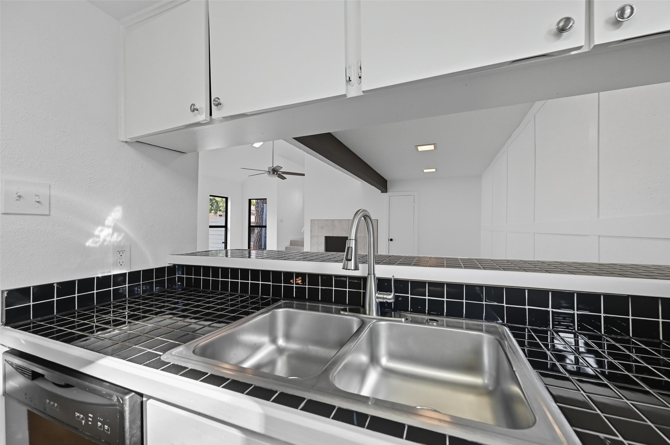 2409 Putnam Street Fort Worth TX 76112