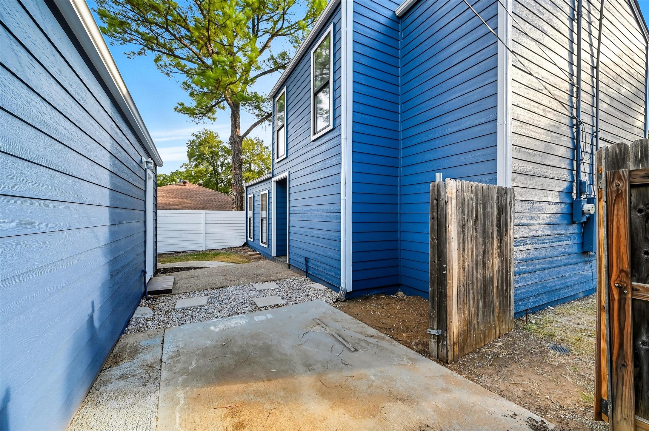 2409 Putnam Street Fort Worth TX 76112