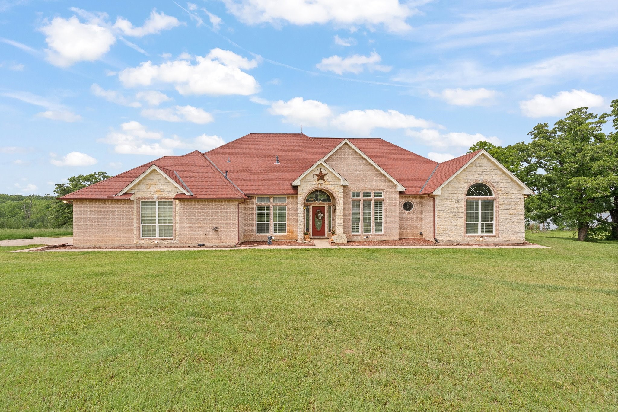 1701 W Lake Shore Drive Alvarado TX 76009