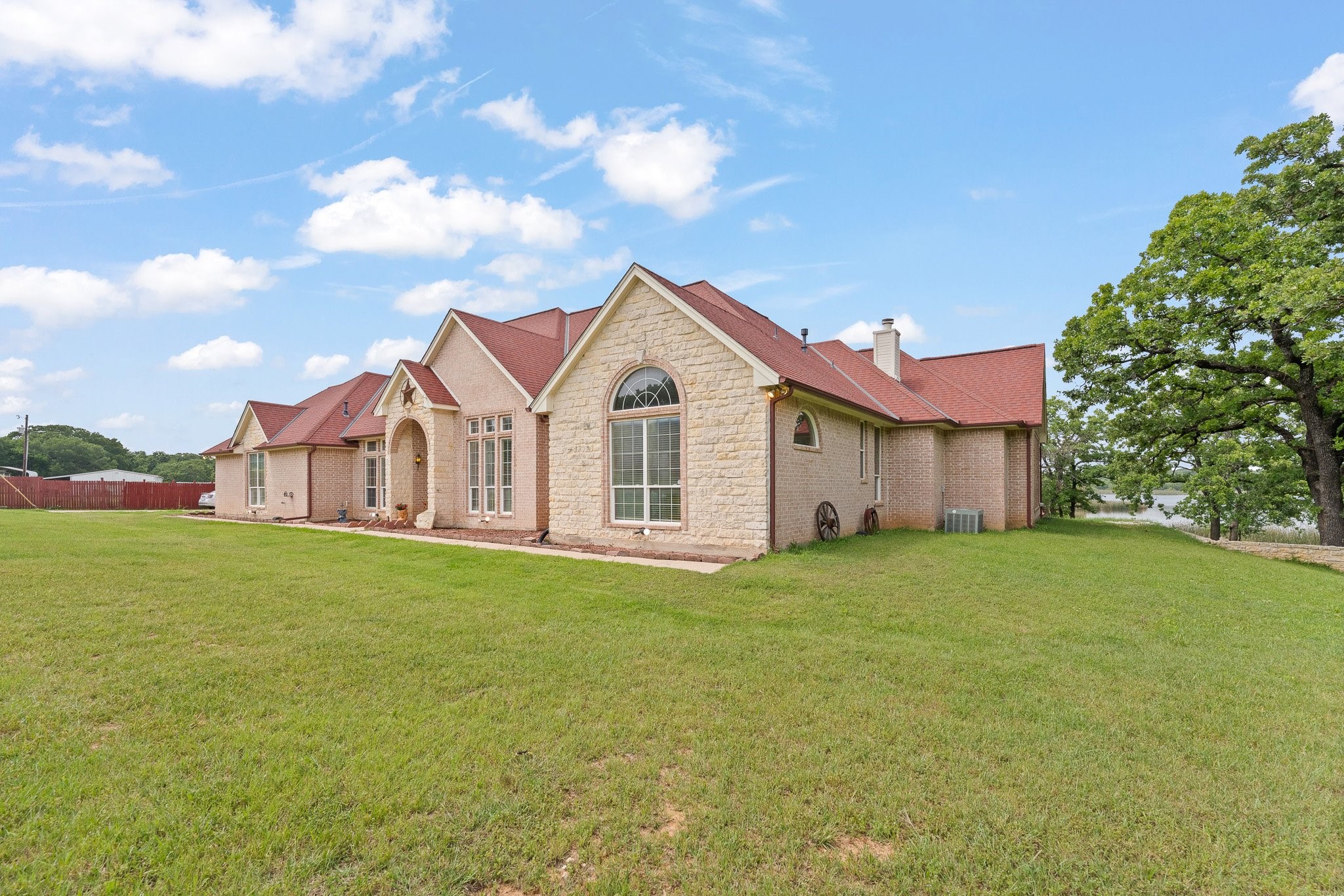1701 W Lake Shore Drive Alvarado TX 76009