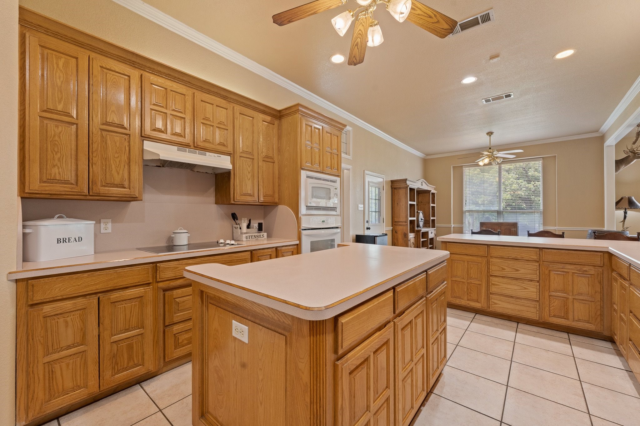 1701 W Lake Shore Drive Alvarado TX 76009