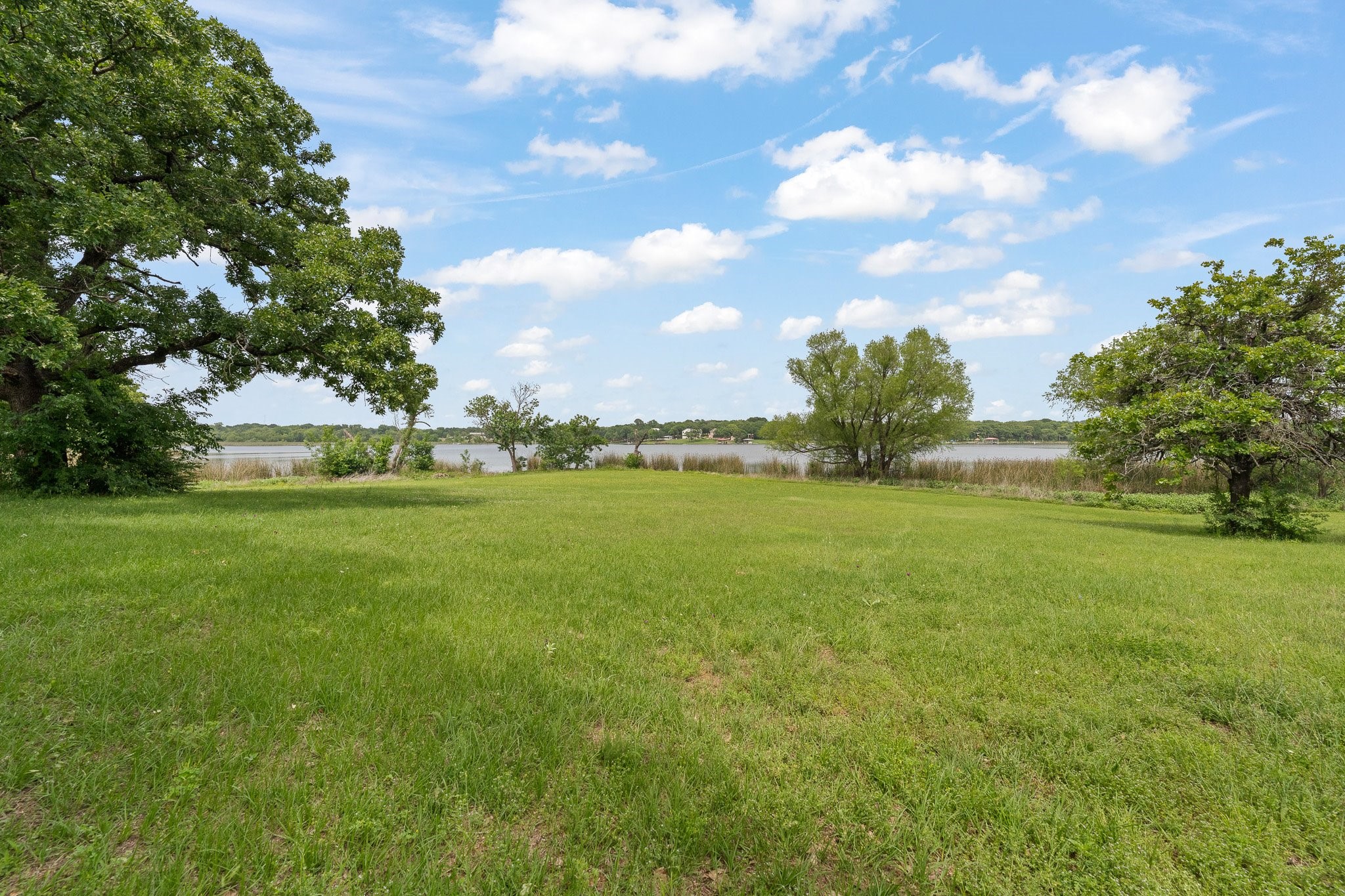 1701 W Lake Shore Drive Alvarado TX 76009
