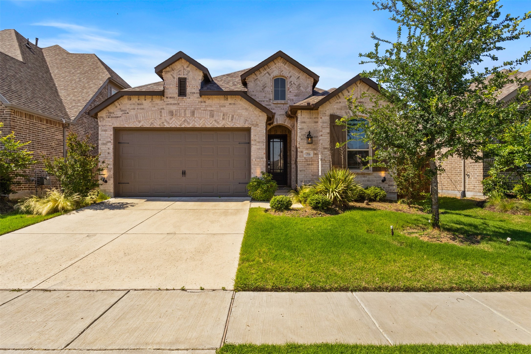 1916 Pelham Drive Aubrey TX 76227