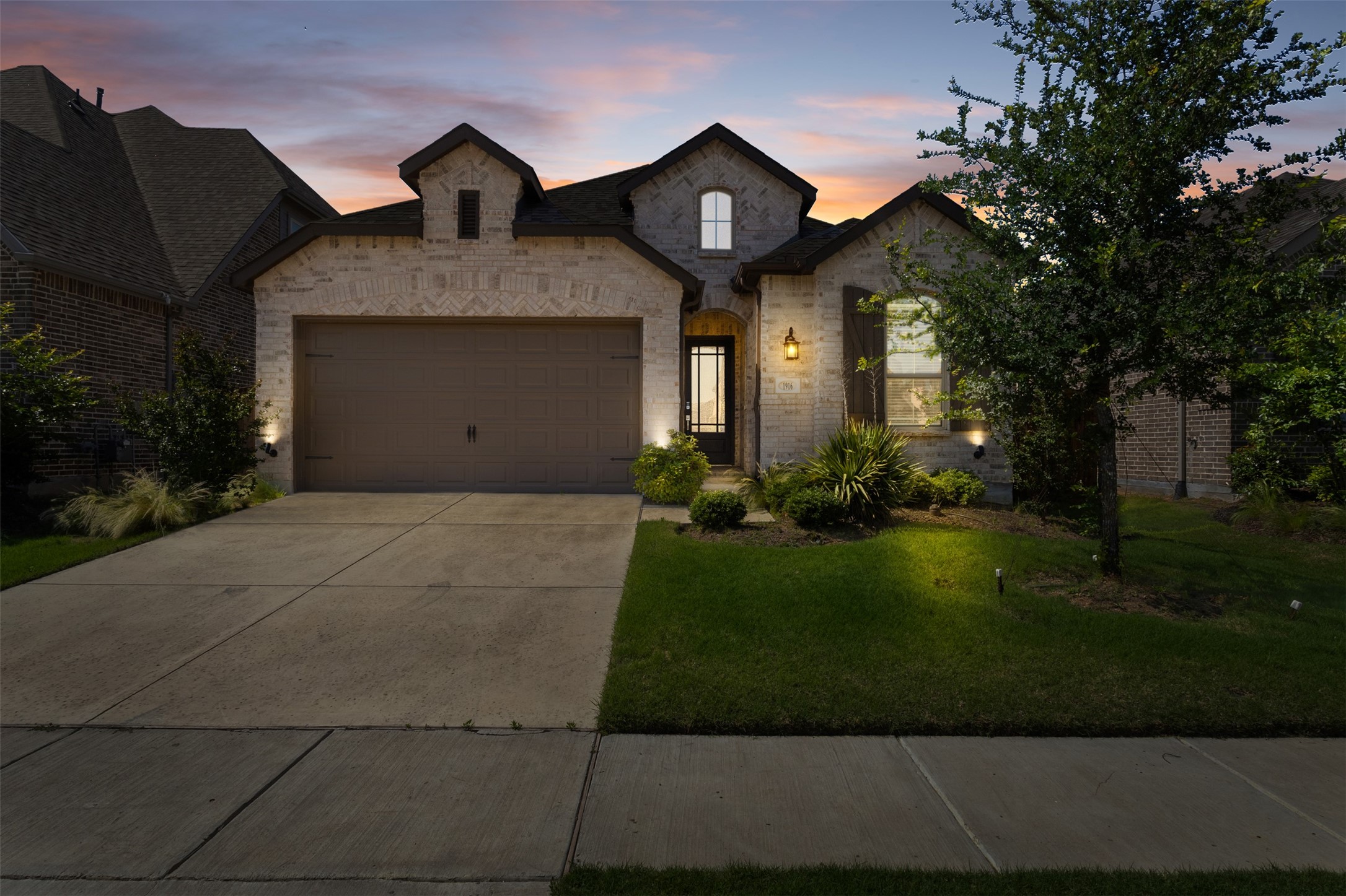 1916 Pelham Drive Aubrey TX 76227