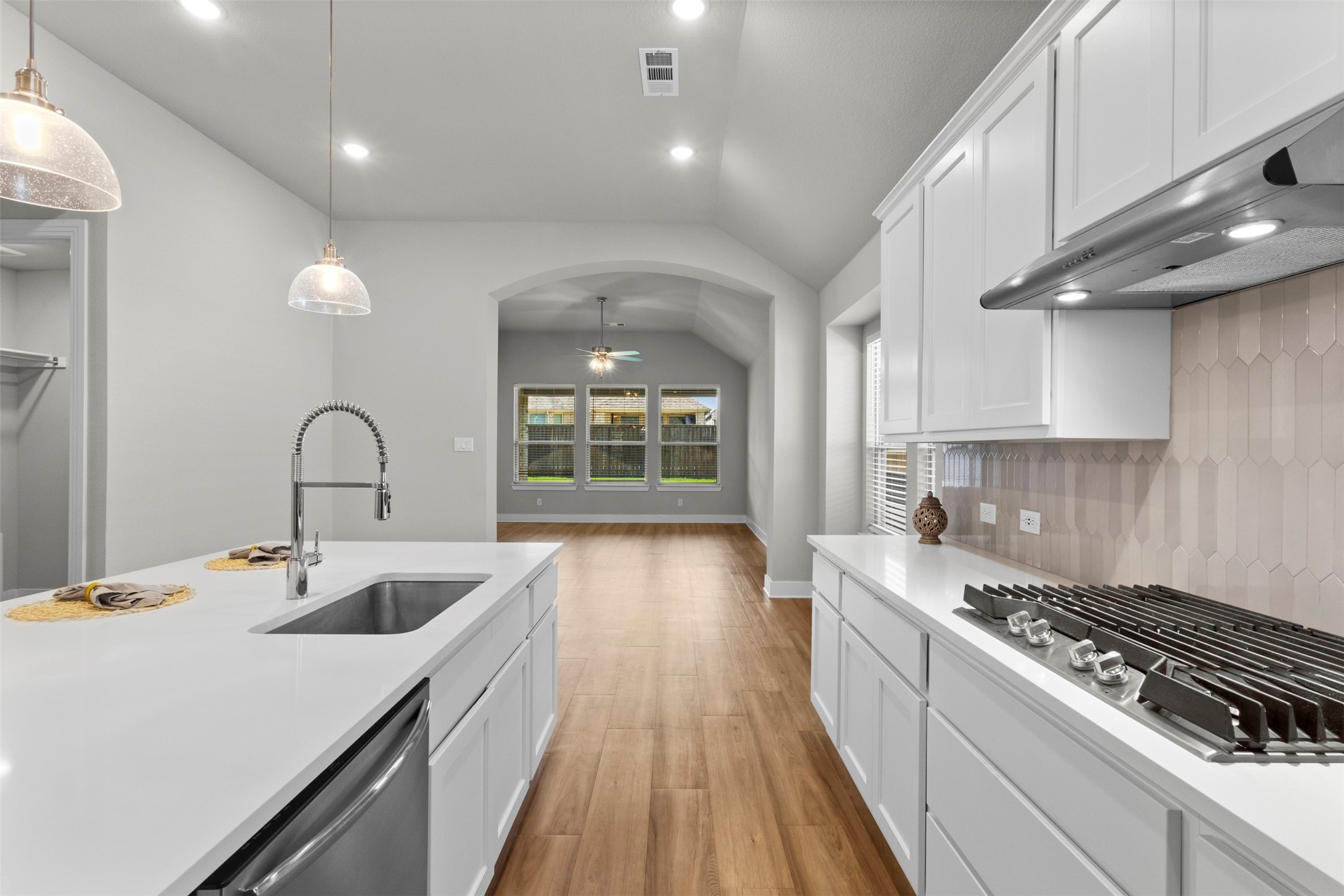 1916 Pelham Drive Aubrey TX 76227