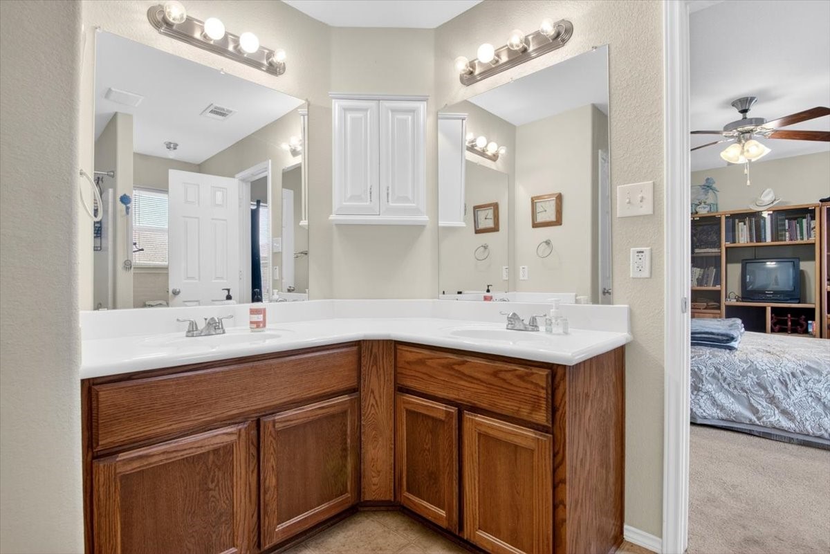 621 Apple Cross Drive Robinson TX 76706
