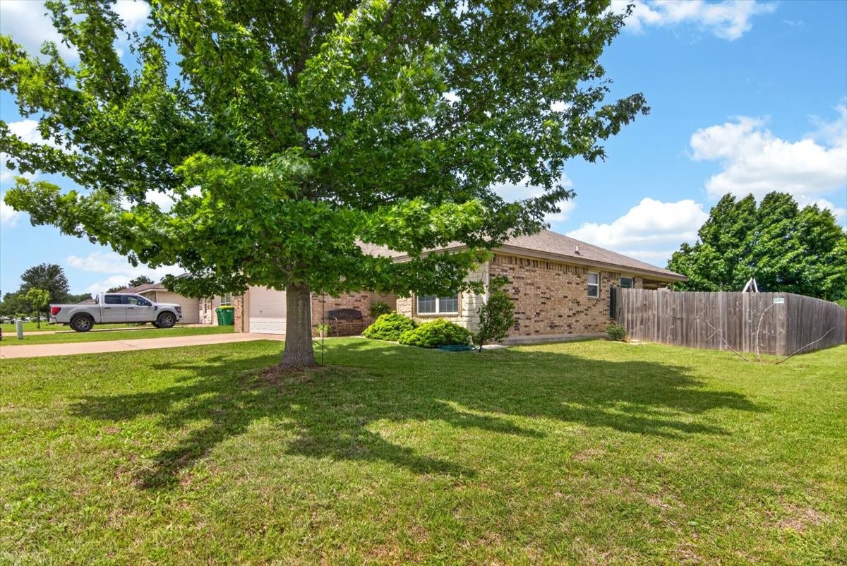 621 Apple Cross Drive Robinson TX 76706