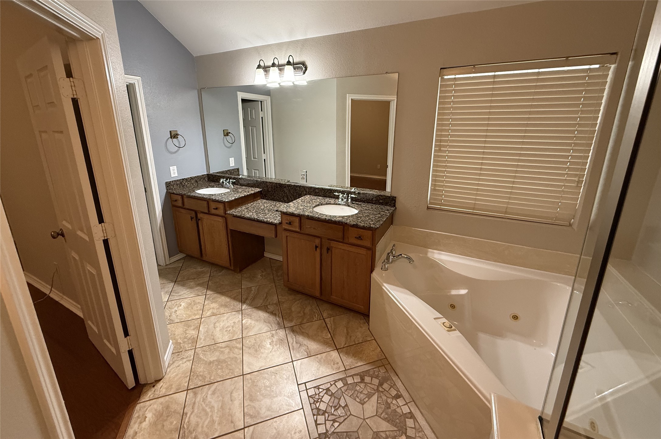 9220 Water Oak Drive Arlington TX 76002