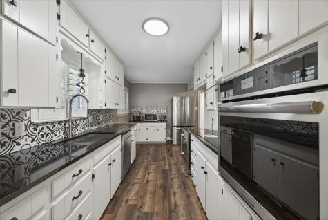 2715 Green Oaks Boulevard Arlington TX 76017