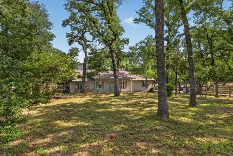 2715 Green Oaks Boulevard Arlington TX 76017