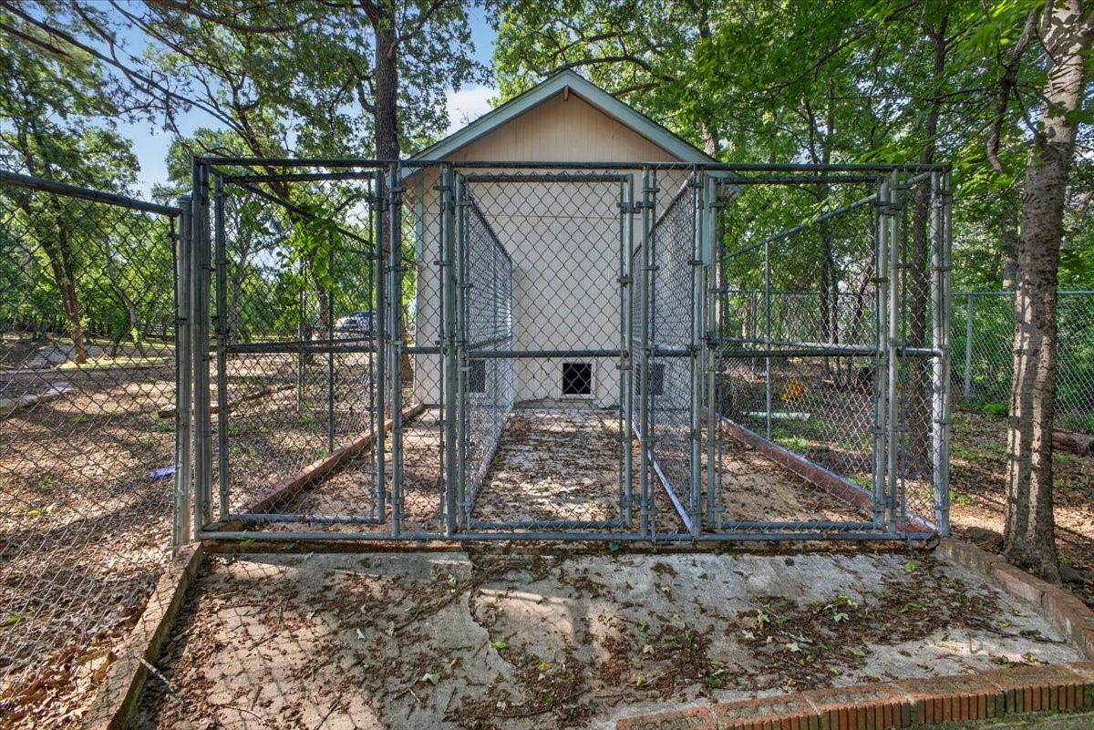 2715 Green Oaks Boulevard Arlington TX 76017