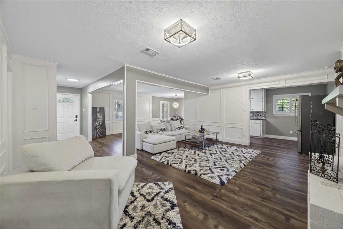 2715 Green Oaks Boulevard Arlington TX 76017