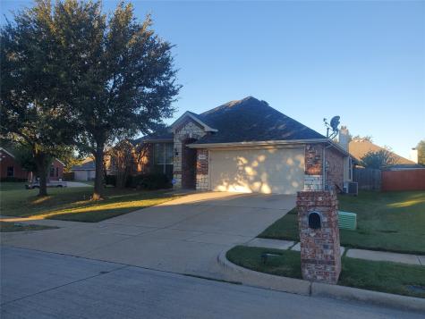 5235 Lake Grove Drive Grand Prairie TX 75052