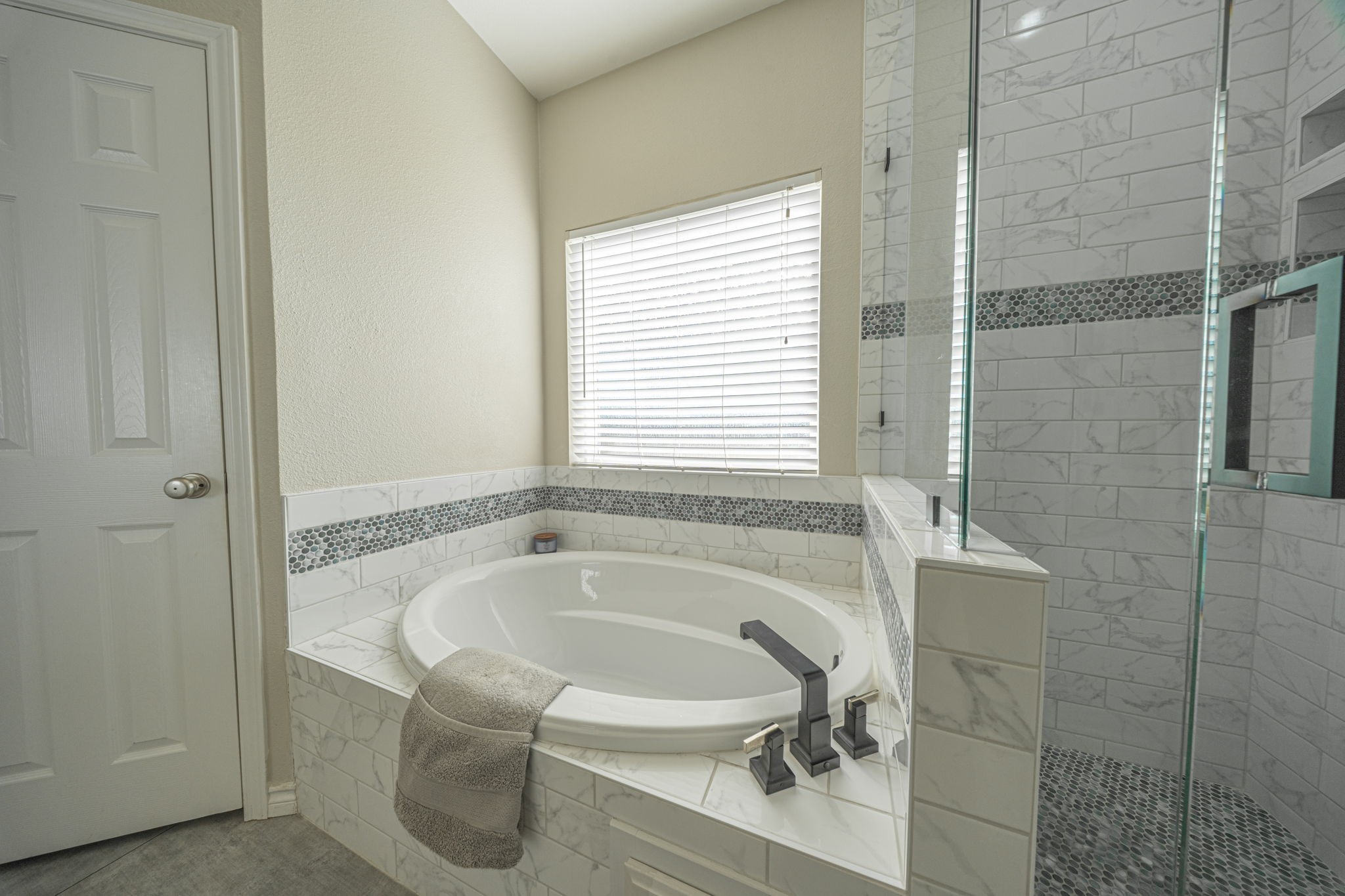 100 San Chez Drive Lake Kiowa TX 76240
