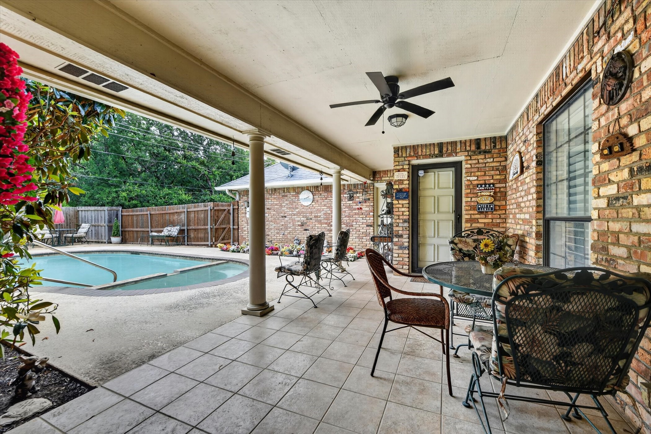 2317 Meandering Way Arlington TX 76011