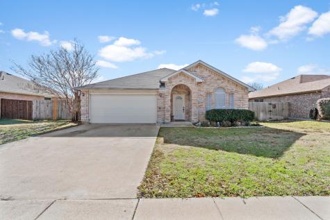 1615 Summertree Lane Grand Prairie TX 75052