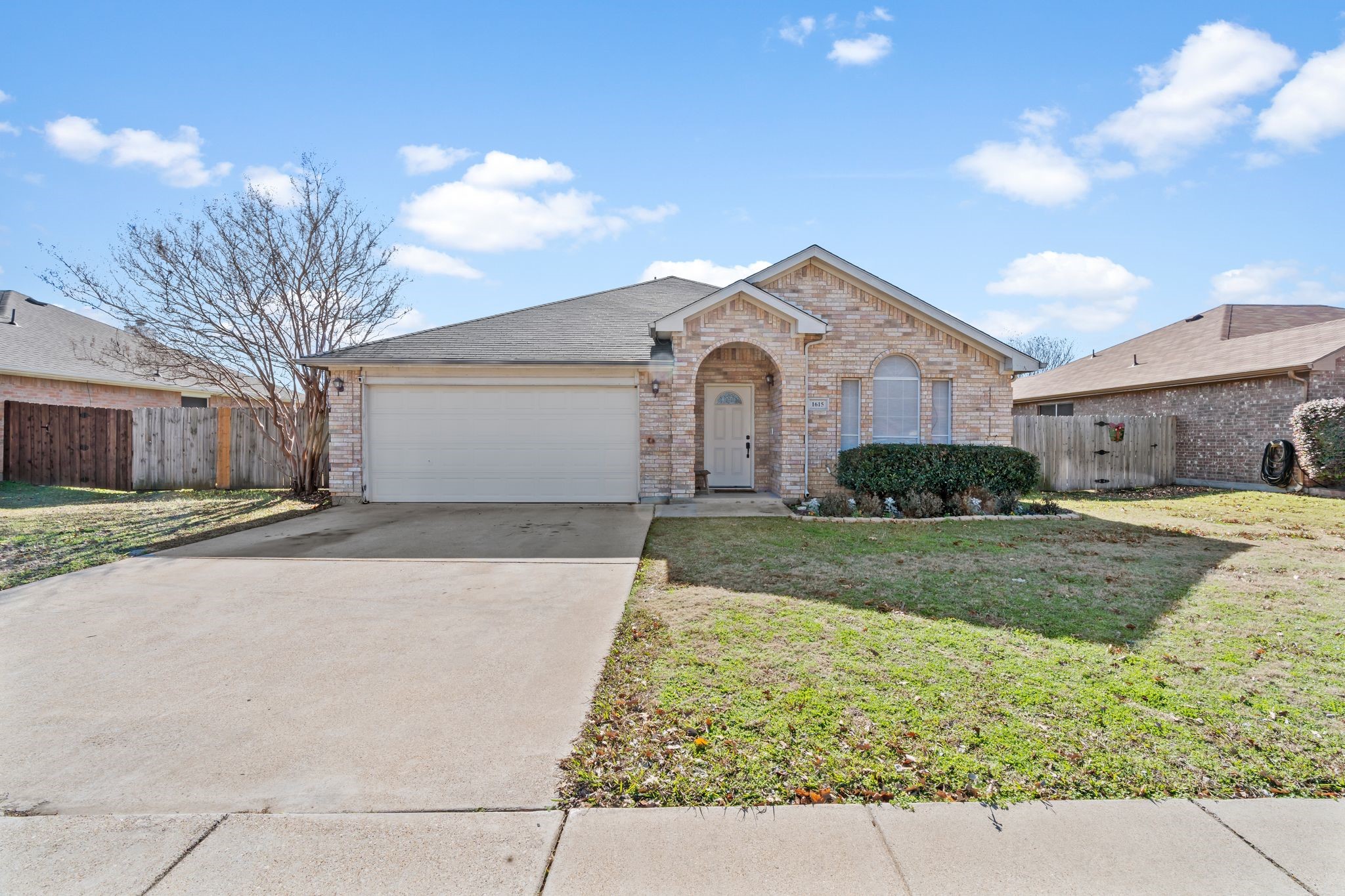 1615 Summertree Lane Grand Prairie TX 75052