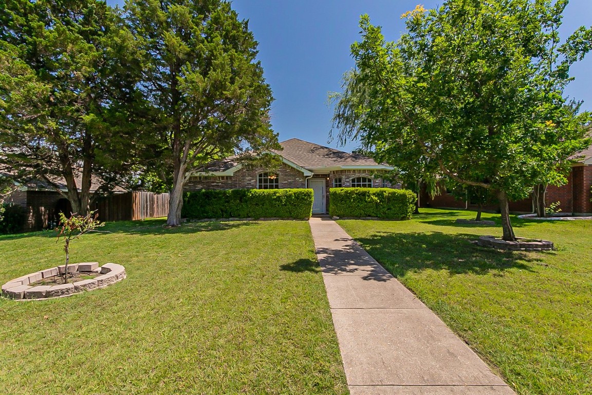 1902 Arapaho Trail Mesquite TX 75149