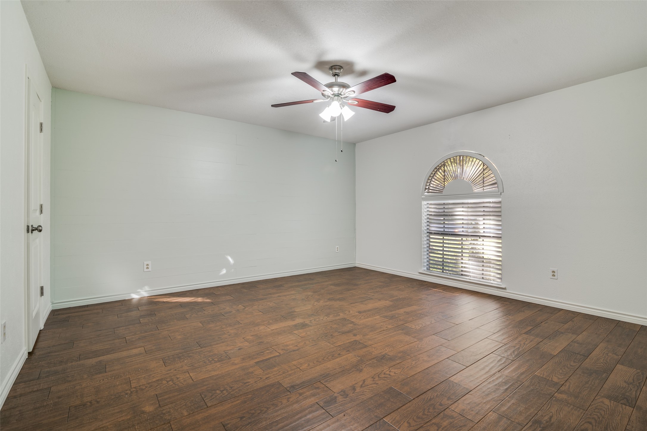 1405 Carriage Lane Garland TX 75043