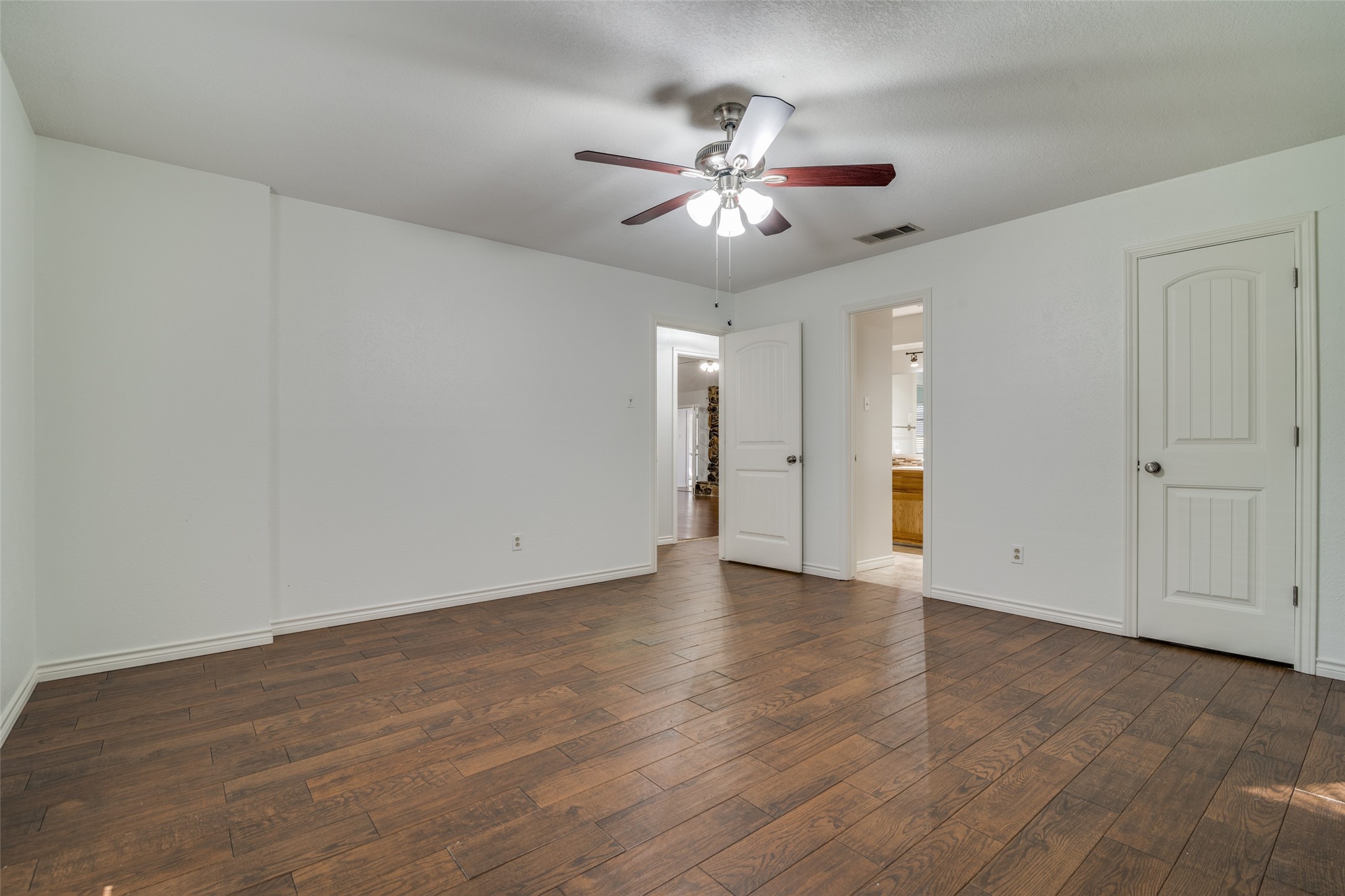 1405 Carriage Lane Garland TX 75043