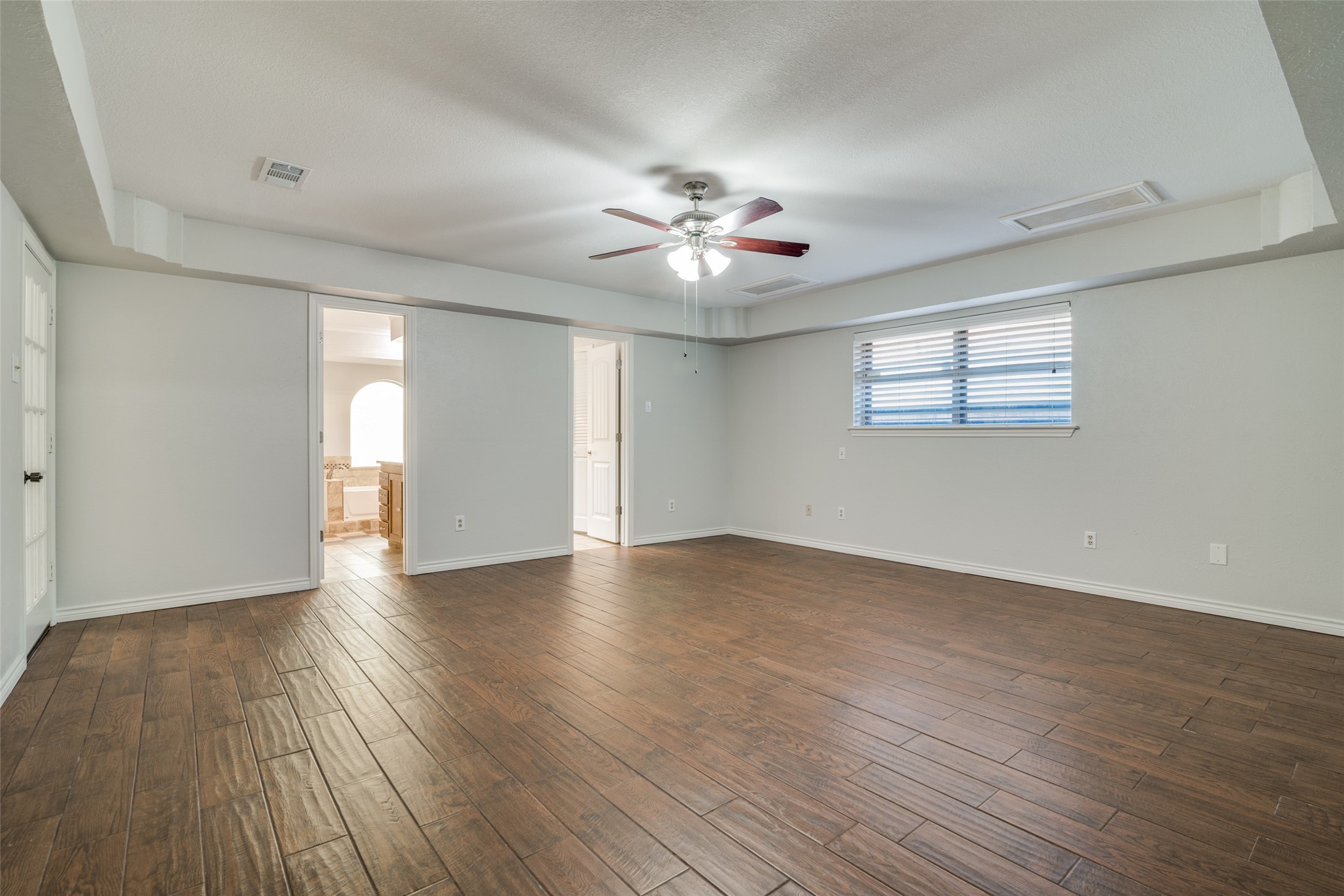 1405 Carriage Lane Garland TX 75043