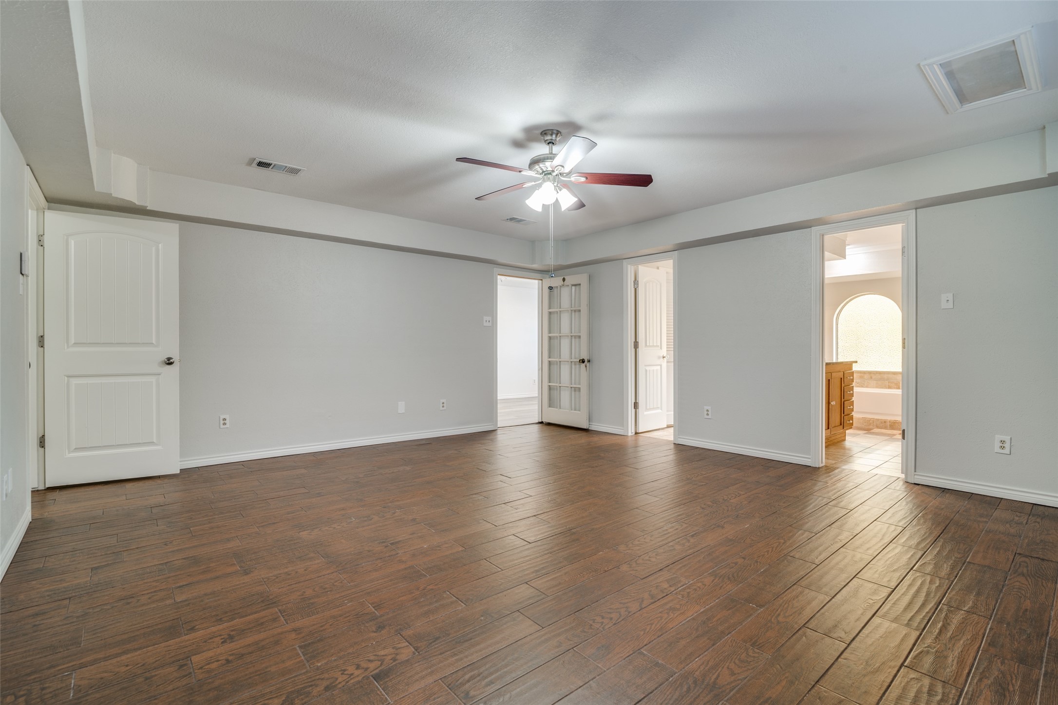 1405 Carriage Lane Garland TX 75043