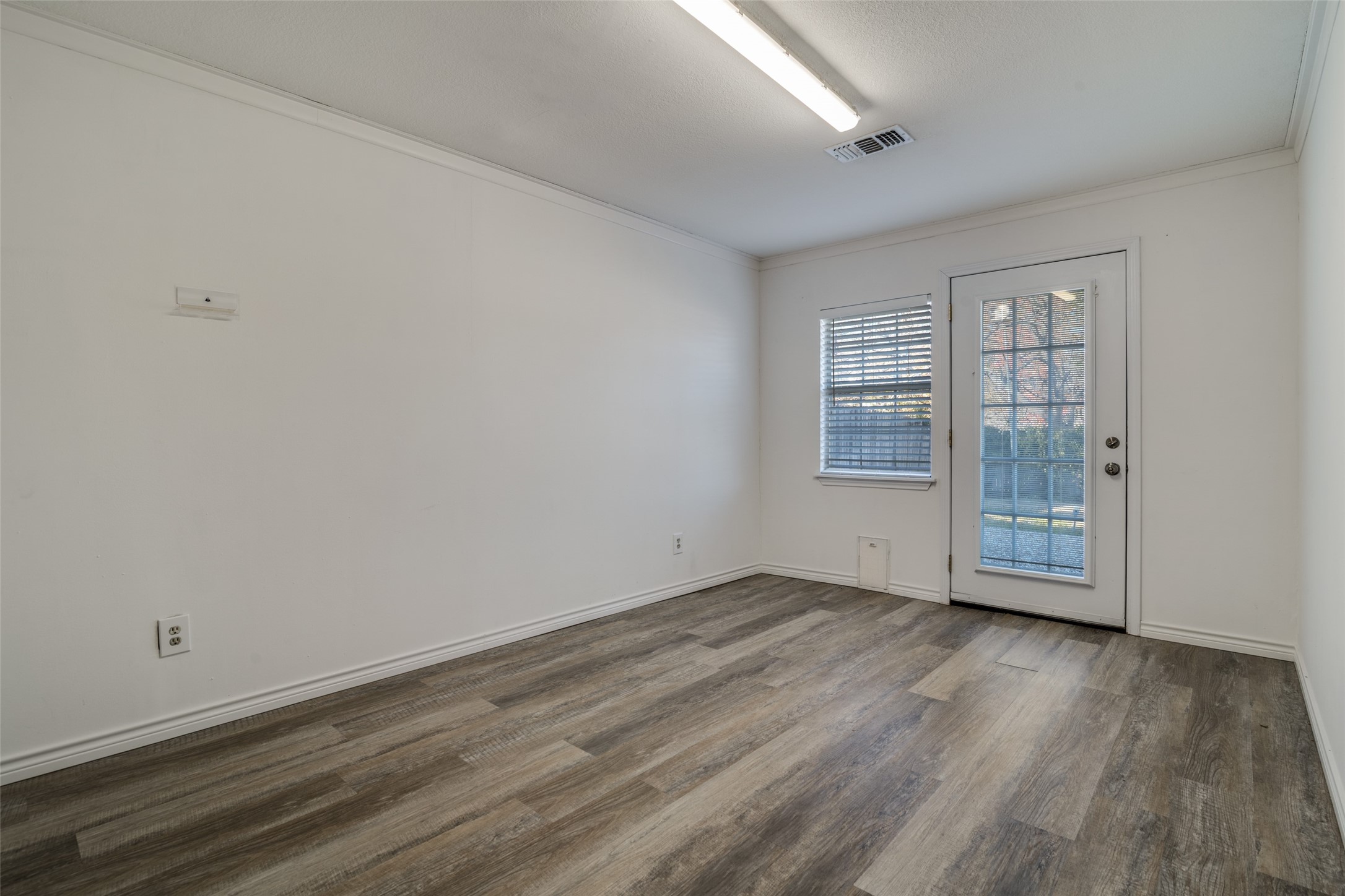 1405 Carriage Lane Garland TX 75043